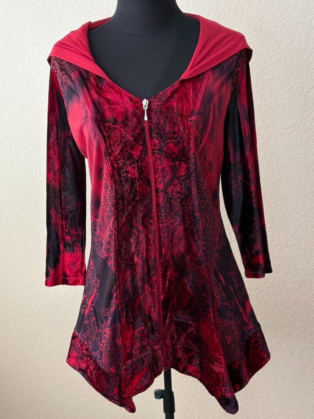 Live and Let Live Red Black Velour Hooded Tunic Jacket Boho Handkerchief Hem M